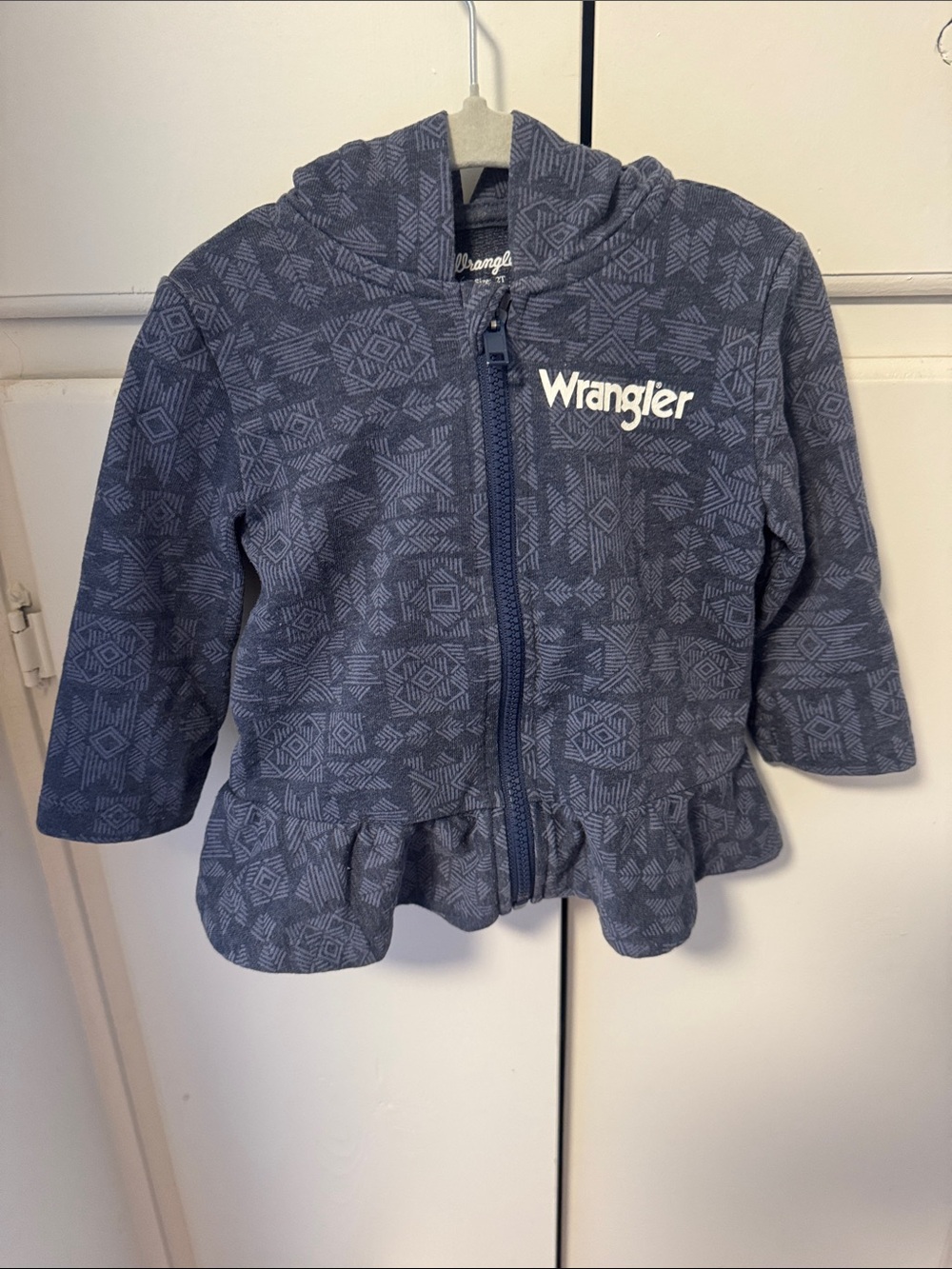 Wrangler size 2T zip up hoodie